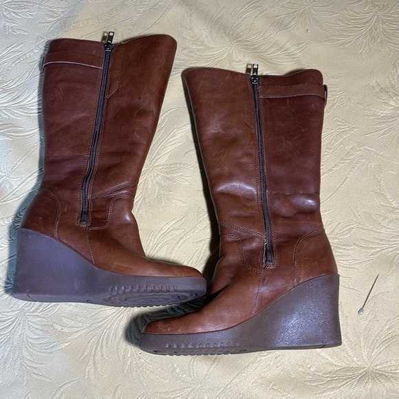 UGG Wedge Boot 
Size 6 - Picture 3 of 10